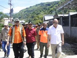 Pemda Parigi Moutong Dampingi Anggota Komisi VIII DPR RI Kunjungi Ogoansam Pasca Banjir Bandang