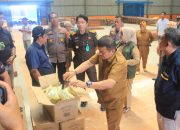 Pastikan Layak Konsumsi, Pemkab Parigi Moutong Turun Langsung Periksa Stok Pangan