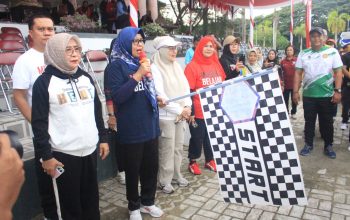 Semarak Hardiknas 2026, Kadis Dikbud Parigi Moutong Lepas Jalan Santai dan Dorong Transformasi Digital Pendidikan